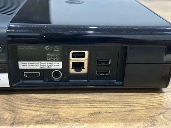 Samostatná herná konzola XBOX 360E 4GB - 8