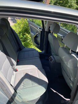 Volkswagen Golf - 8