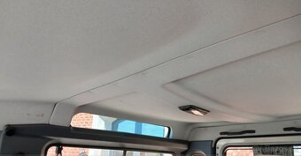 Land Rover Defender - 8