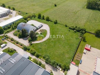 Skladový areál s pozemkom 10 000 m2 v priemyselnej zóne - 8