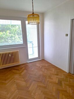 Prenájom slnečný 2-izbový TEHLOVÝ byt s loggiou, nezariadený - 8