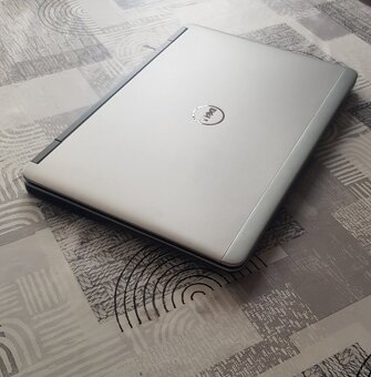 DELL LATITUDE E7240 - 8