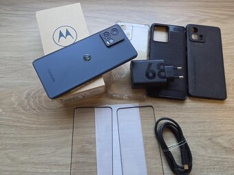 Motorola Edge 30 Fusion, cierny, kryty, skla - 8