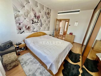 Veľký 6-izbový rodinný dom s krbom a garážou v pokojnej... - 8