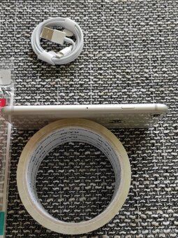 256GB iPhone 8, Nová batéria - Plne funkčný - super stav - 8