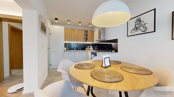 Krásny 3izb.byt v úplnom centre v oplotenom areáli s vlastný - 8