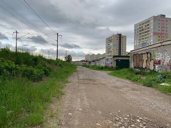 Garáž na Juhu blízko Auparku 5 min. pešo - 8