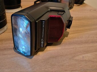 Konica Minolta Dynax 5D dva objektívy + príslušenstvo - 8