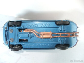 3xJAGUAR E a 2xFERRARI DINO od CORGI TOYS v 1:43 - 8