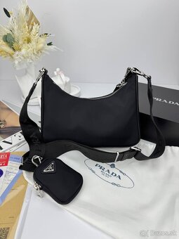 Čierna elegantná kabelka – kompaktný a nadčasový doplnok - 8
