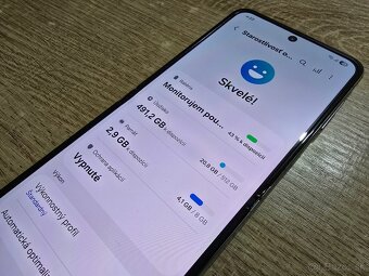 Samsung flip 5 512gb v super stave ma len jemne skrabanceky - 8