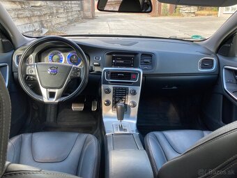 Predám Volvo V60 D5 AWD r-design - 8