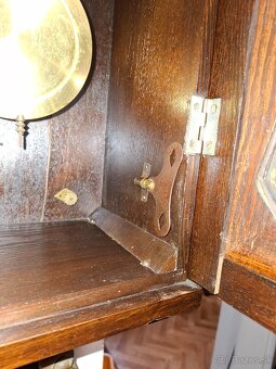 Predám funkčné polbicie starožitné nástenné hodiny VEDETTE F - 8