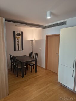 Prenájom 2i priestranný zariadený byt s lodžiou - 8