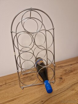 Retro stolík + stojany na fľaše - 8