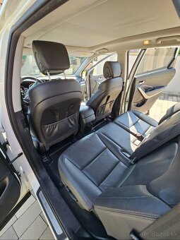 Hyundai Grand Santa Fe - 8