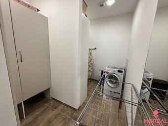 Veľký 96 m2 2 izbový byt s garážovým státím Topoľčany Centr - 8