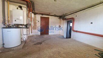 Na predaj veľký 6-izbový rodinný dom s veľkým pozemkom - 8