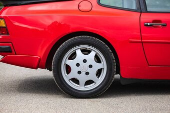Porsche 944 Turbo - 8