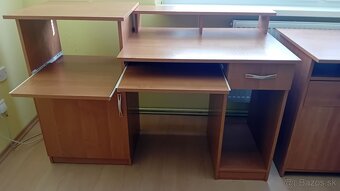 Skrine, 2x písacie stoly, pohovka - 8
