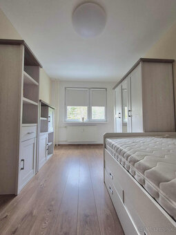 Exkluzívne pekný, dispozične zmenený 3.izb.byt Nitra-Diely - 8