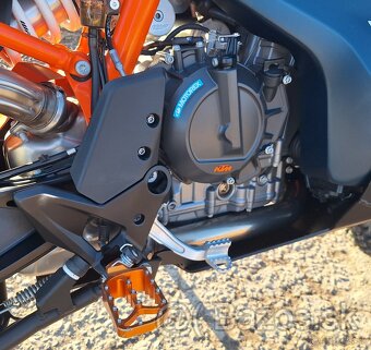 KRM 890 Adventure R - 8