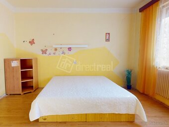 2 rodinné domy za cenu 1 v centre Váhoviec s garážou… - 8