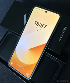 Samsung Galaxy Z Flip 6 256GB Silver shadow - ako nový - 8
