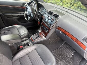 Škoda Octavia Combi 2.0 TDI, Laurin & Klement, 2009 - 8