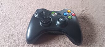 Rozpredám xbox360 slim E - 8