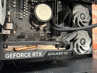 Ryzen 7 9700X\32GB\RTX 4060\SSD\850W Zdroj - 8