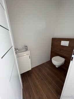 Exkluzívne 3 izbový byt s vlastným pozemkom a park. miestami - 8