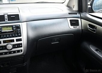 Toyota Avensis Verso 2.0D-4D 2xKOLA A/C 85 kw - 8