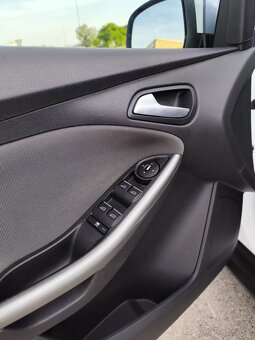 Ford Focus combi 1.6 - 8