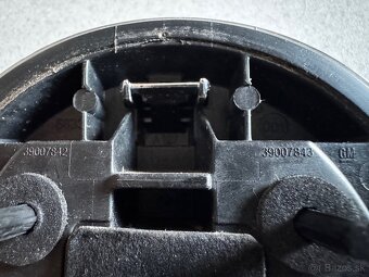 Emblém piatých dverí s logom Opel / Systém otvárania kufru - 8