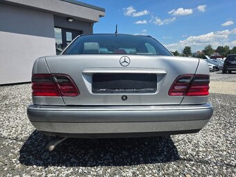 Mercedes-Benz E trieda Sedan - 8
