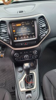 Jeep Cherokee 4x4 - 8