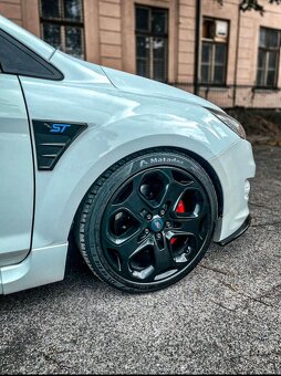 FORD FOCUS MK2 ST225 - 8