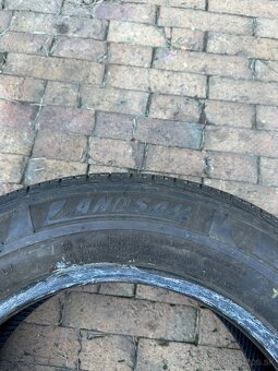 Predám 2 ks pneumatík 205/65 R16C a disk Vivaro, Trafic - 8
