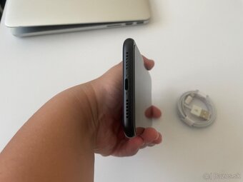 iPhone Xr 64GB - 8