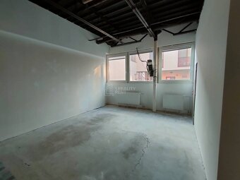 Prenájom : Obchodný priestor 133m2 v Žiline-Hliny pri Junior - 8