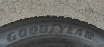 Predám celoročne pneu Goodyear 215/60 r17 - 8