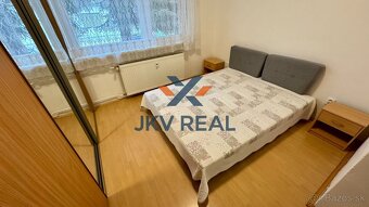 Priestranný 2-izbový byt (48m2) s veľkou pivnicou v centre - - 8