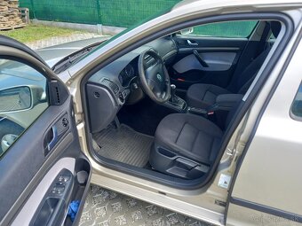 Škoda Octavia 1,6 benzín - 8