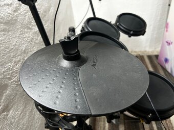 Alesis nitro mesh kit - 8