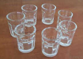 Poháre, ozdobné taniere, vázy, misy. - 8