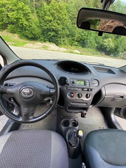Toyota Yaris 1.0 - 8