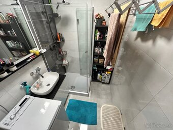 Predám veľký 3izbový byt s loggiou a pivnicou - 8