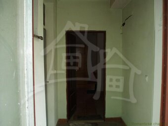 Štýlovo prerobený dom na bývanie a  budova na podnikanie - 8