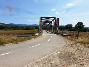  Na predaj rekreačný pozemok s troma jazerami o výmere 10  - 8